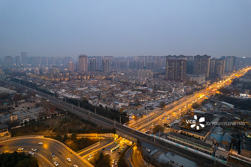 西安城市道路夜景图片素材