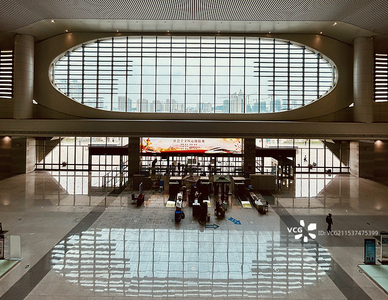 高铁站入口光影图片素材
