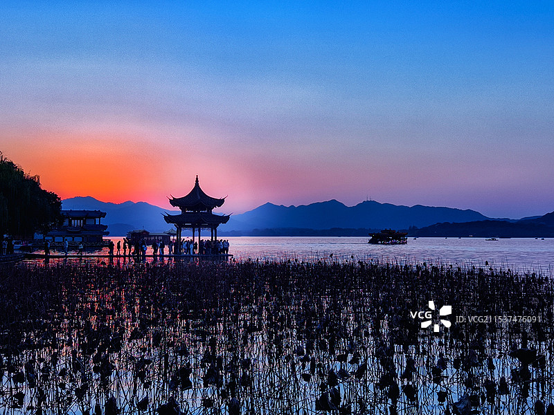 西湖集贤亭晚霞图片素材