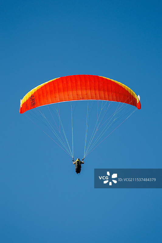 瑞士滑翔伞运动图片素材