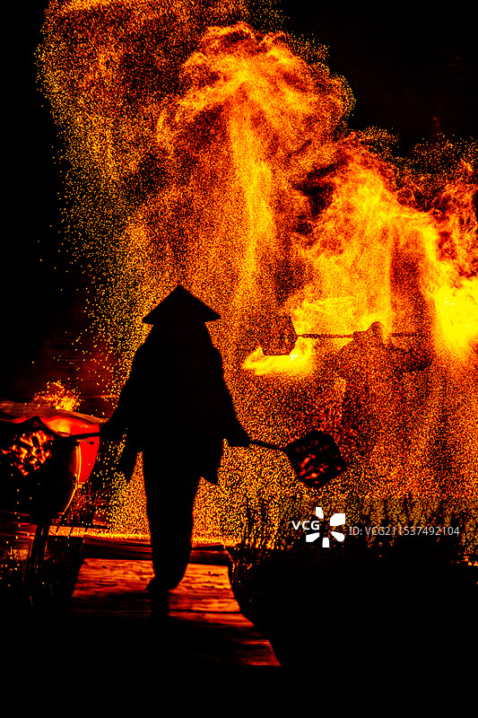 数千年的非遗能以大众接受并喜爱的形式延续，焕发新生。图片素材