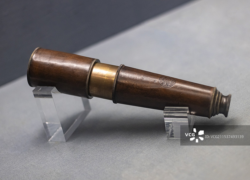 航海望远镜 1885年伦敦制造 广东省博物馆图片素材