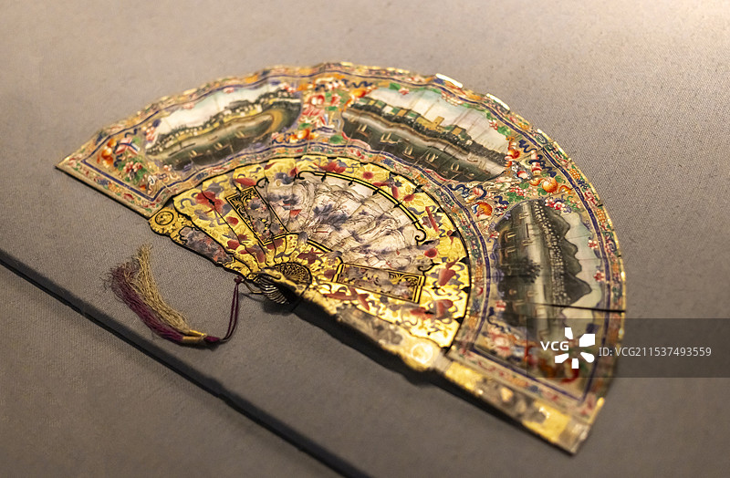 彩漆骨纸本彩绘港口风光花鸟扇 约1840-1859年 广东省博物馆图片素材