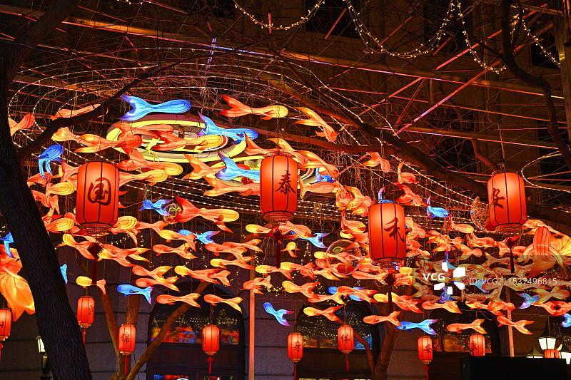 哈尔滨中央大街彩灯节日装扮中国红图片素材