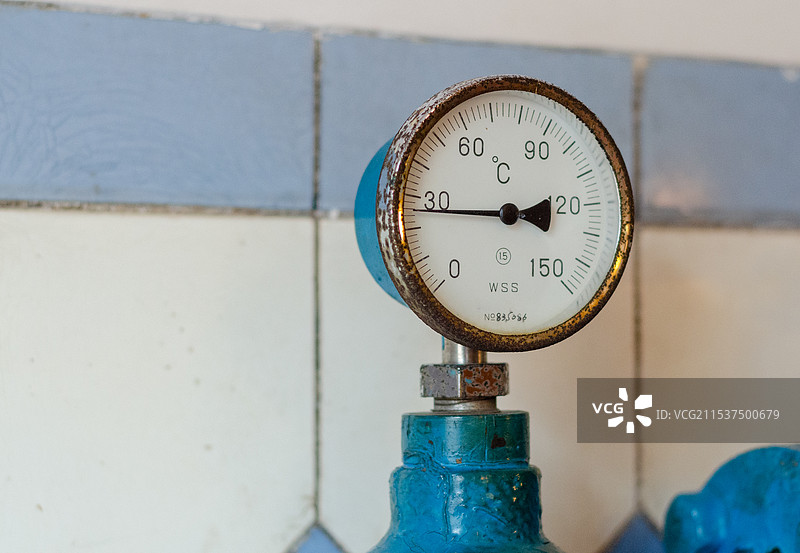 工厂内测温控温的仪表盘图片素材