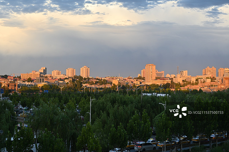 黄金之城（日落时的城市建筑景观）图片素材