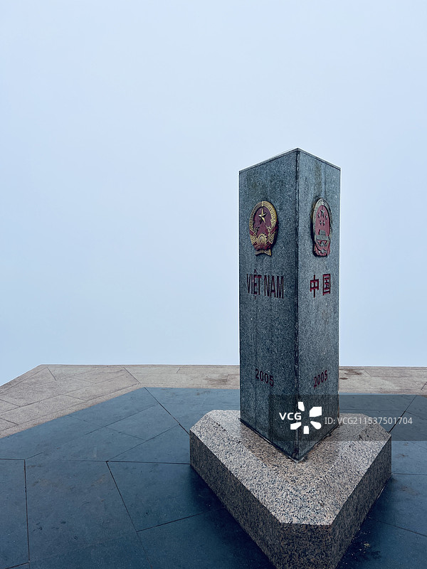 江城十层大山中老越三国界碑图片素材