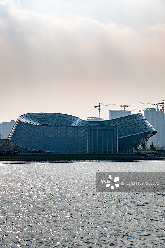 冬季的杭州玉湖公园 逆光蓝色图片素材