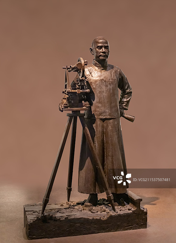 詹天佑铜像 广东省博物馆图片素材