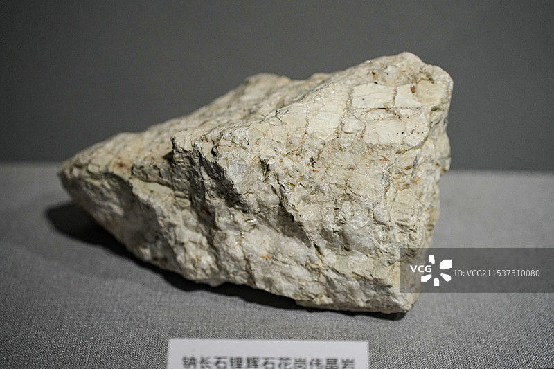 纳长石锂辉石花岗维昂岩图片素材