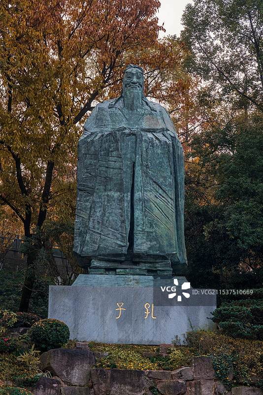 浙江衢州孔氏南宗家庙的孔子石像图片素材