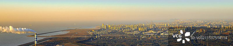 金山嘴渔村 上海市金山区主城区和黄姑塘 日出时刻海边城市 海岸线、滩涂湿地、高楼大厦图片素材
