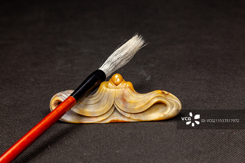 福州寿山石善伯石人物笔架摆件图片素材