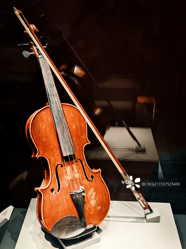 聂耳小提琴图片素材