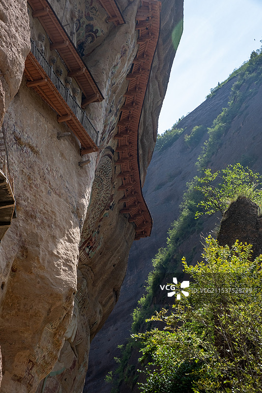 甘肃天水武山水帘石窟群拉梢寺摩崖大佛图片素材