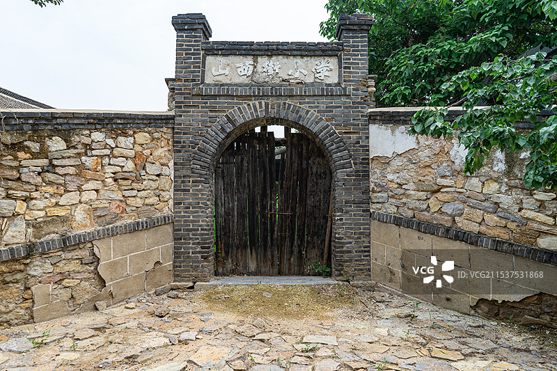 中国山东泰安岱岳区大汶口镇山西街村文化遗址风景区，山西解小学，户外白昼无人图像摄影图片素材