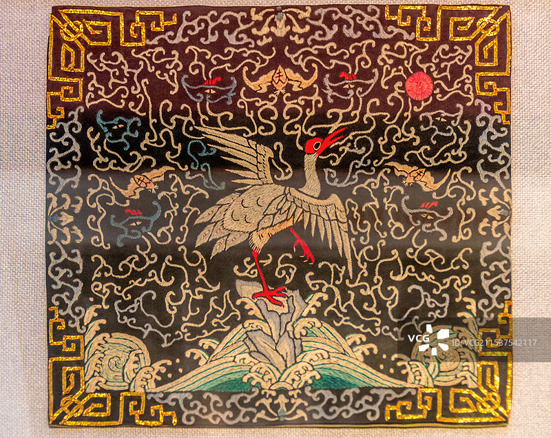 清文官一品朝服仙鹤绣花补子绣片图片素材
