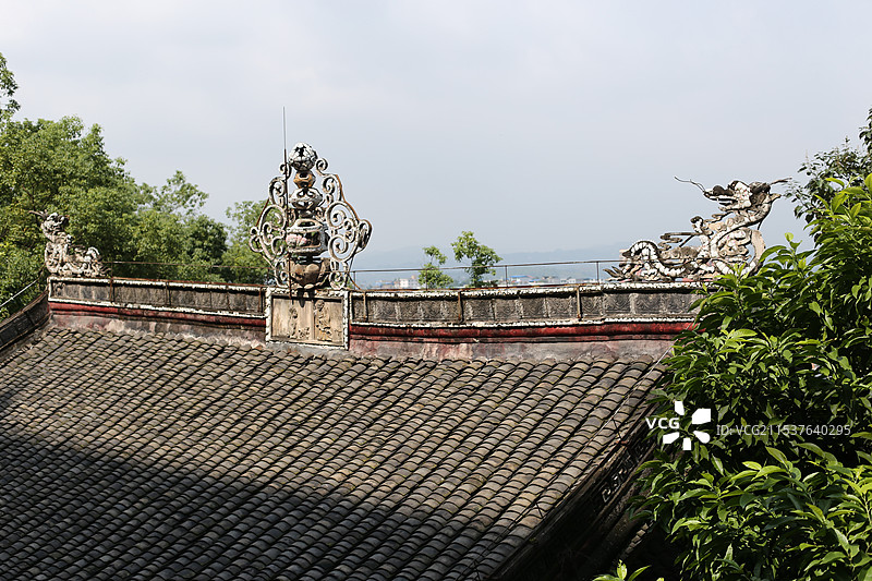 四川自贡荣县大佛寺古建筑屋脊檐角图片素材