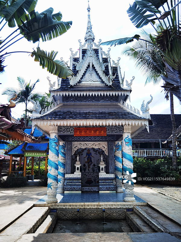 西双版纳曼丢古寨千年古井图片素材