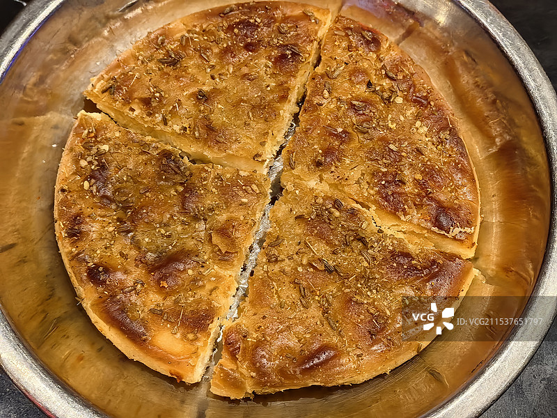 陕西西安特色美食地方小吃烤油馍图片素材