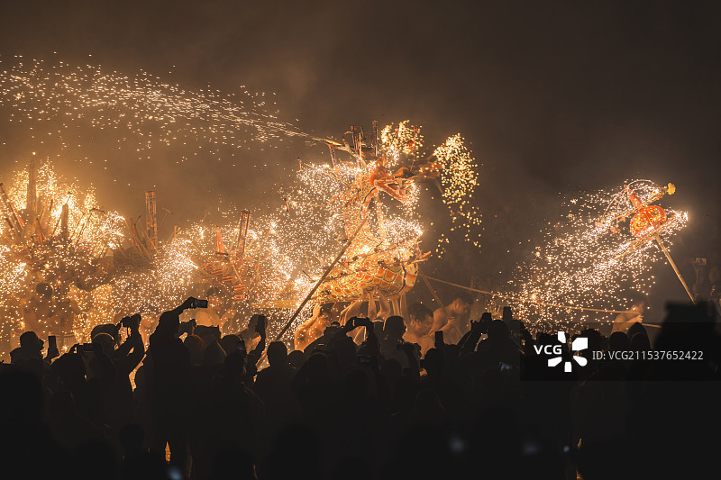 广东梅州丰顺埔寨烧火龙图片素材