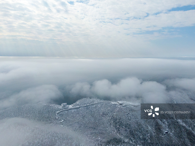 云间阳光洒满南岳衡山图片素材