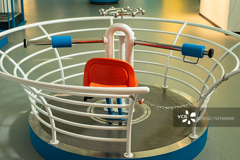 中国科技馆拍摄主题，物理离心力传动装置，感受离心力的设备用品，室内无人图像摄影图片素材