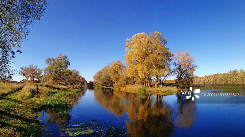 河畔静悄悄图片素材