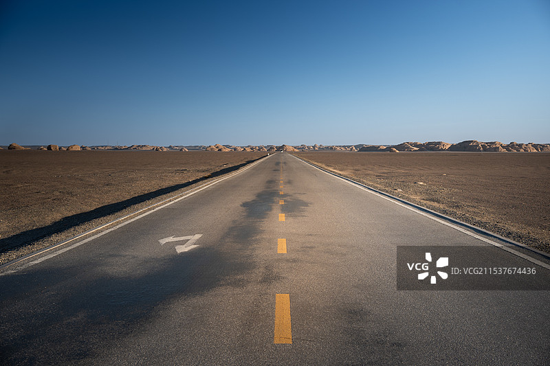 敦煌戈壁公路图片素材