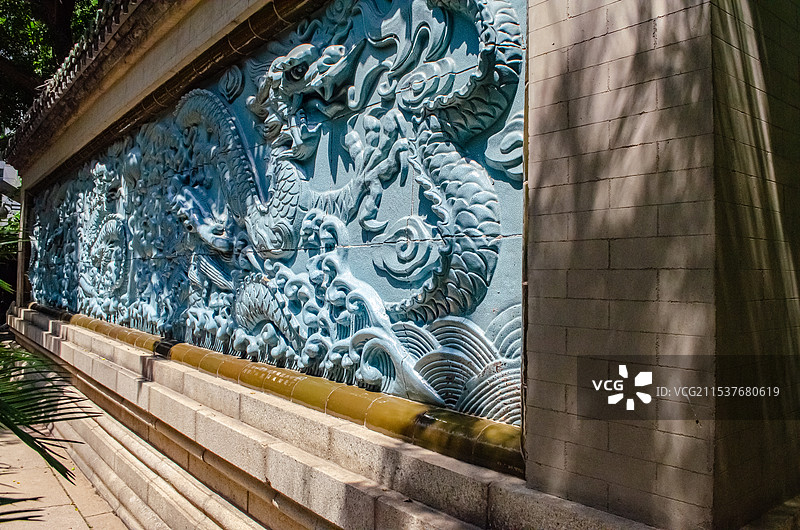 中国5A级旅游景区拍摄主题，山东省济南市趵突泉公园园林，五龙潭公园里的五龙壁影照，户外白昼无人图像摄图片素材