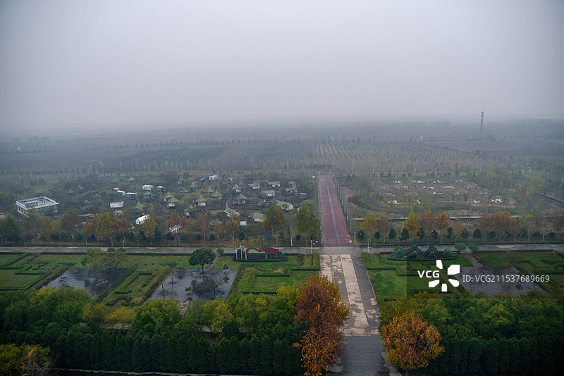 山西永济鹳雀楼景区南部雨中即景图片素材