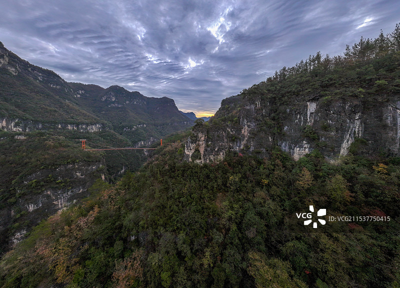 航拍襄阳九路寨风景区日出朝霞山林全景自然风光图片素材