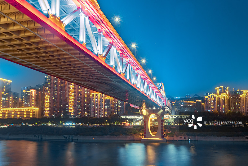 重庆曾家岩嘉陵江大桥夜景图片素材