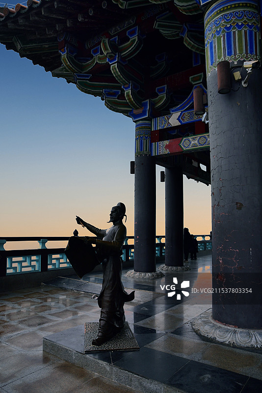 山西永济鹳雀楼王之涣雕像图片素材