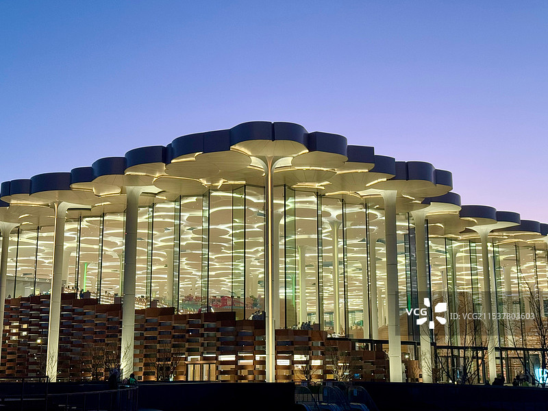 北京城市图书馆（又名森林书苑）是北京城市副中心三大建筑之一图片素材