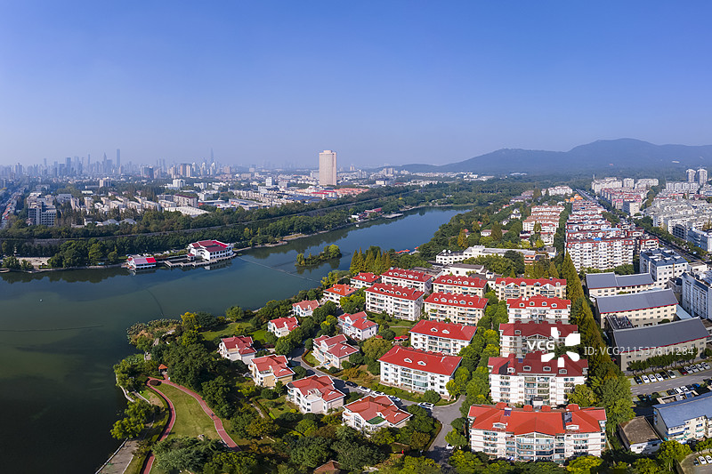 航拍南京月牙湖标营门风光图片素材