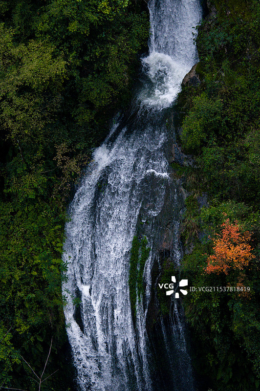 重庆武隆龙水峡地缝瀑布景观图片素材