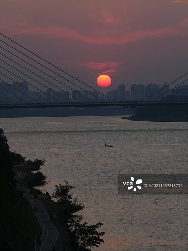 南宁邕江落日景色图片素材