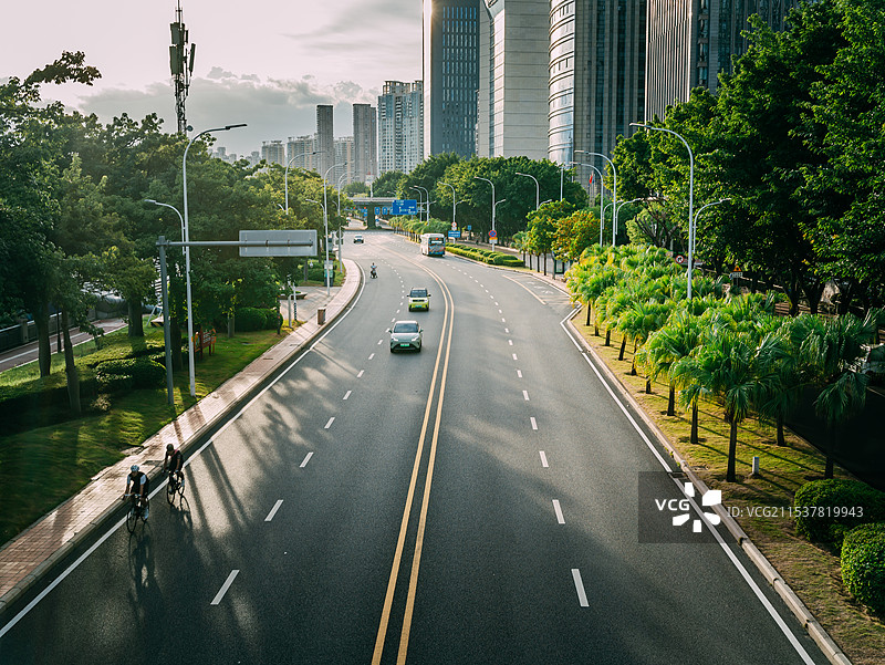 绿色骑行图片素材