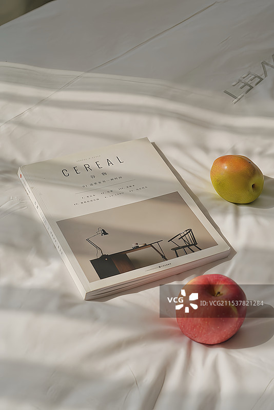 杂志和水果图片素材