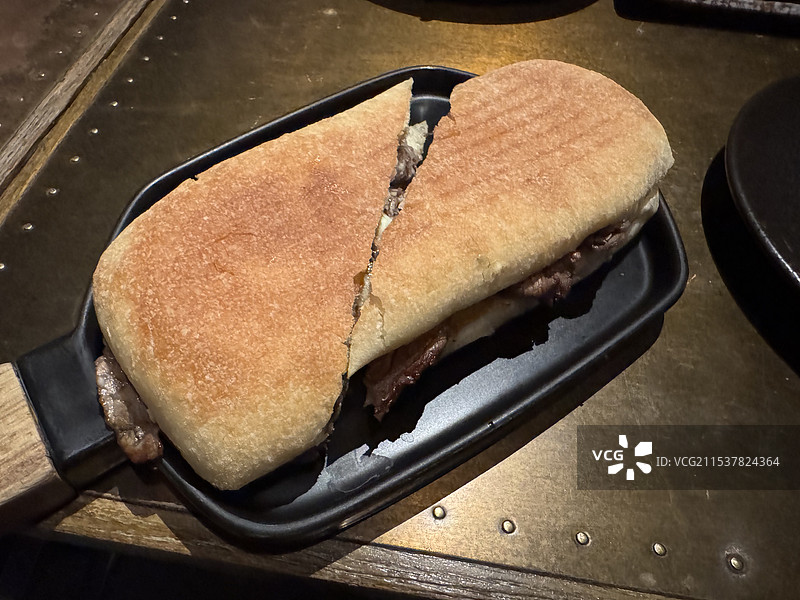 牛肉蓝纹奶酪三明治图片素材