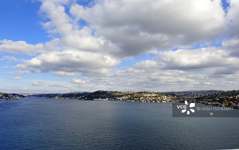 博斯普鲁斯海峡 蓝天白云 轮船图片素材