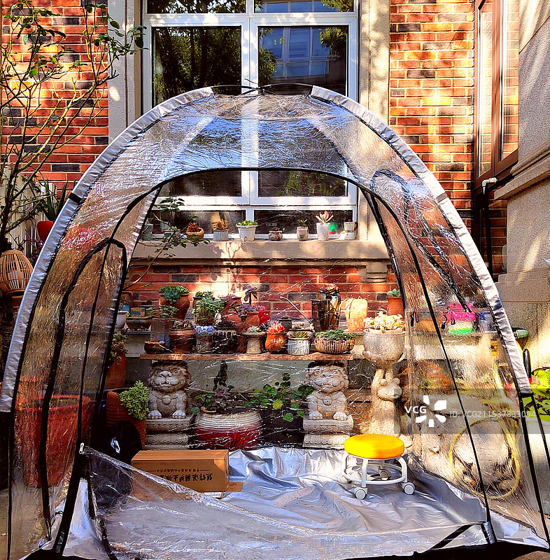 松江洞泾镇中海悦府家庭院子阳光棚图片素材