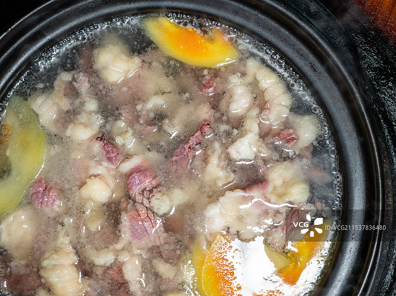 海南特色肥牛火锅图片素材