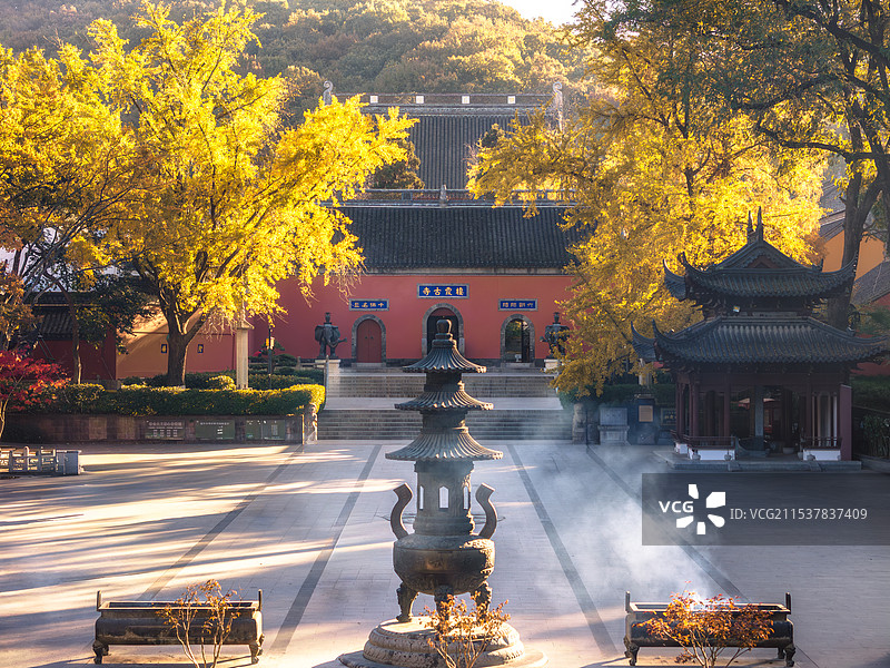 南京秋天栖霞山栖霞古寺图片素材