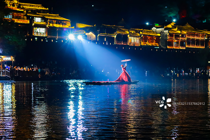 水上婚礼，爱在沱江图片素材
