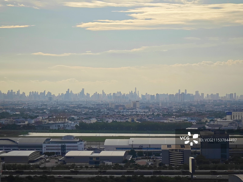 厦门-曼谷航班上眺望曼谷市区风光图片素材