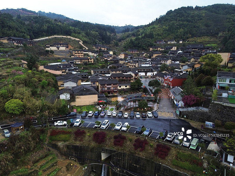 航拍云雾中的三明尤溪桂峰古民居图片素材