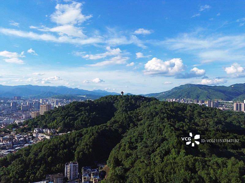 初夏时节航拍龙岩市区风光图片素材