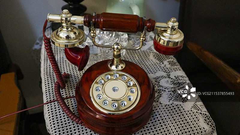 近代复古精致老式转盘拨号听筒电话图片素材